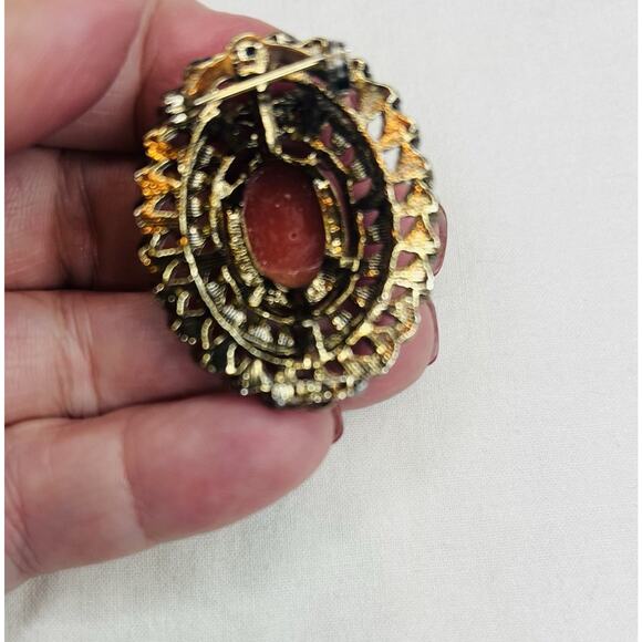 Vintage Gerry’s Cameo Brooch Pin 1.5” Grannycore Victorian Inspired - Picture 4 of 5